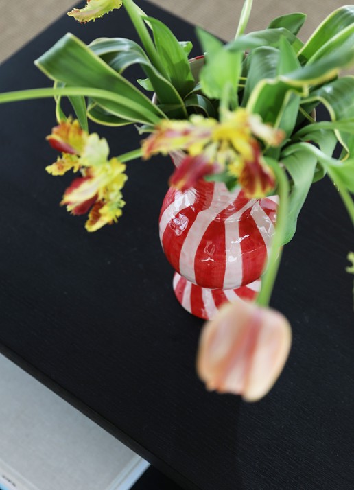 &Klevering Rhombic vaas 29,5 cm - detail 3 rood