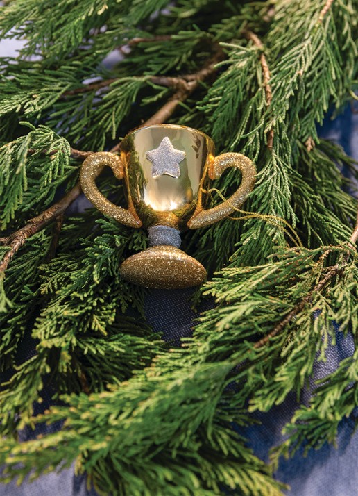 &Klevering Trophy kersthanger 9 cm - voorkant 2 goud