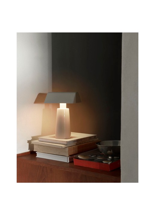 &Tradition Caret MF1 tafellamp 22 x 15 x 10 cm - voorkant 2 lichtgrijs