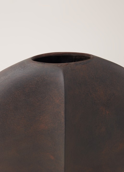 101 Copenhagen Guggenheim Big vaas 43 cm - detail 3 donkerbruin