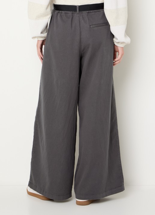 10DAYS High waist wide fit broek met ceintuur en steekzakken - achterkant taupe