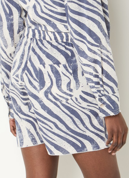 10DAYS Mid waist straight fit korte broek met zebraprint - achterkant 2 staalblauw