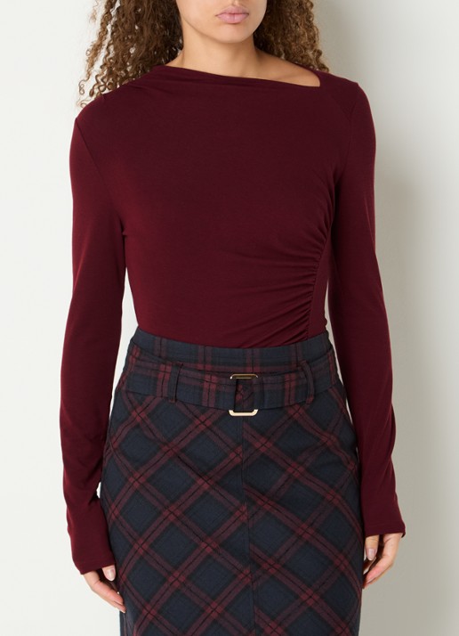Aaiko Jalisse top in wolblend met asymmetrische hals - detail bordeauxrood