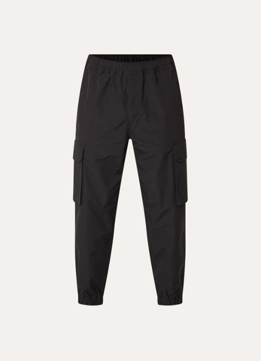 Aape Tapered fit cargobroek met klepzakken - voorkant 4 zwart