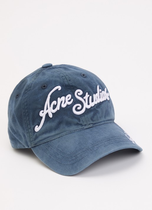 Acne Studios Pet van denim met logoborduring - voorkant indigo
