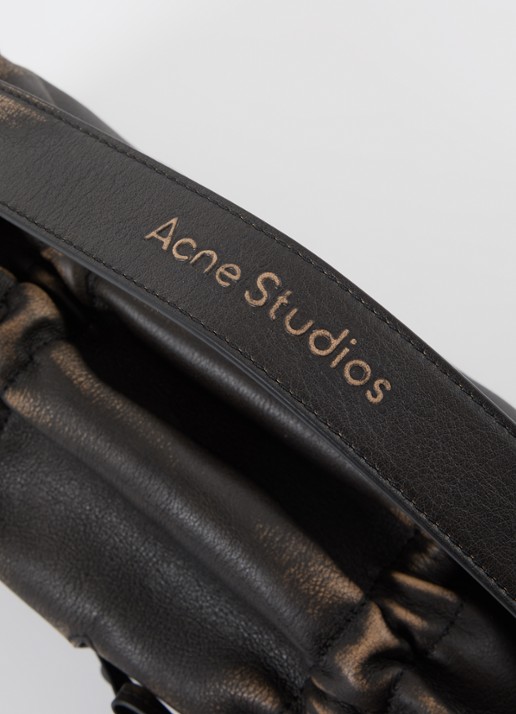 Acne Studios Schoudertas van kalfsleer met verwassen afwerking - detail 6 donkerbruin