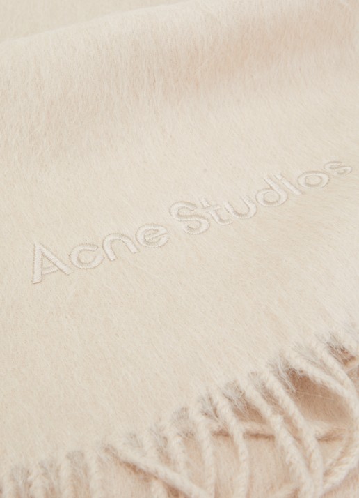 Acne Studios Sjaal van alpaca wolblend met logoborduring - detail creme