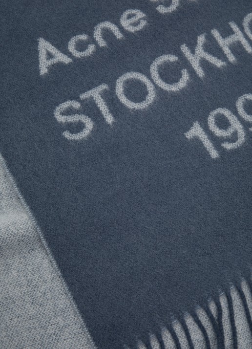 Acne Studios Sjaal van wol met logoprint 200 x 43 cm - detail 2 blauwgrijs