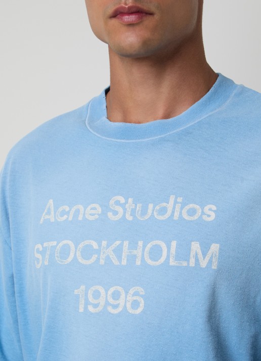 Acne Studios T-shirt met logoprint en verwassen afwerking - detail 4 lichtblauw
