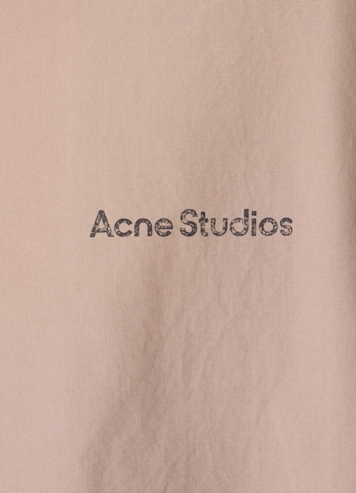 Acne Studios Windjack met logo- en backprint - detail 6 donkerbeige