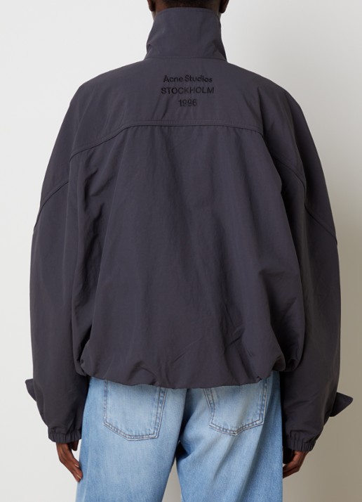 Acne Studios Windjack met opstaande kraag - achterkant donkergrijs