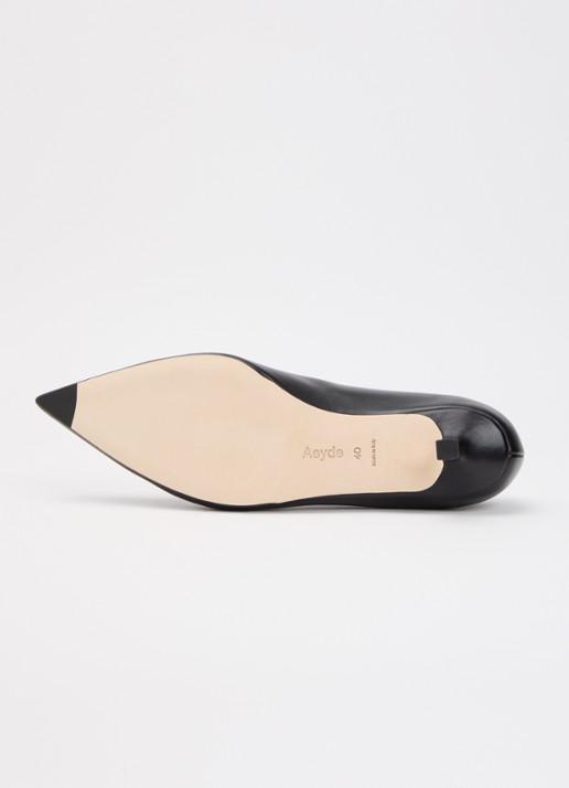 Aeyde Clara pump van lamsleer - detail 5 zwart