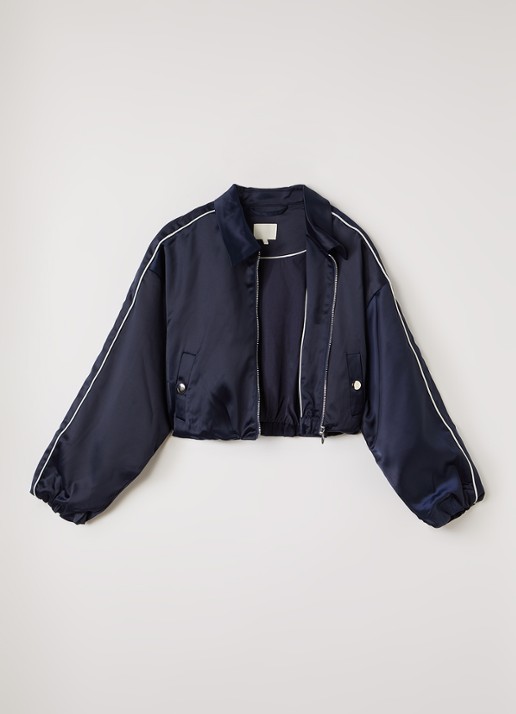 AI&KO Ilka cropped bomberjack van satijn - voorkant 2 donkerblauw