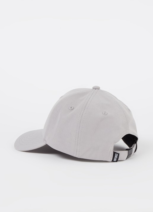 Airforce Pet met logo  - detail lichtgrijs