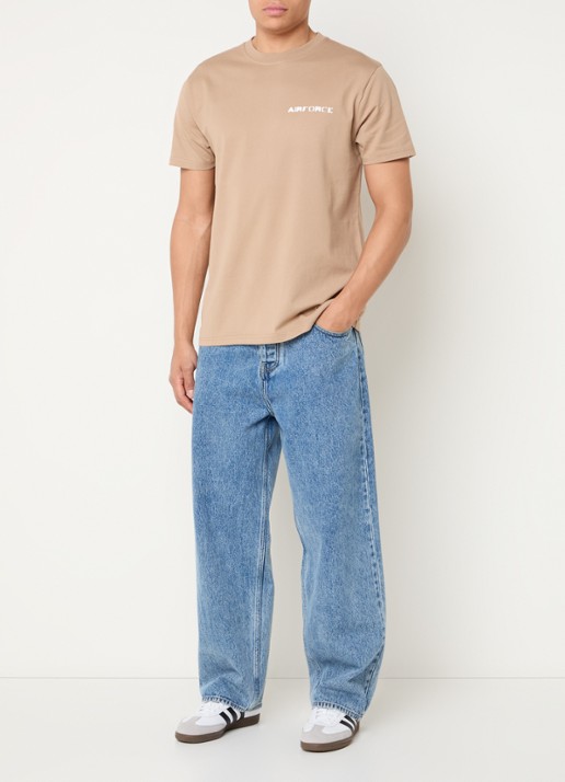 Airforce T-shirt van  katoen met logo- en backprint - voorkant 2 donkerbeige