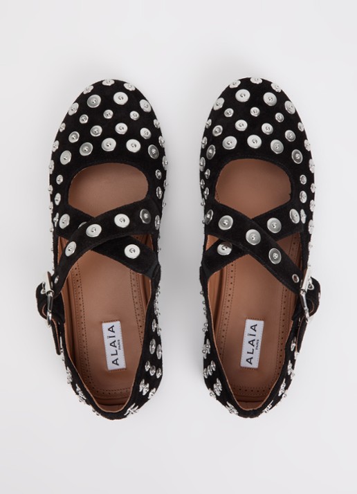 Alaïa Criss Cross ballerina van kalfssuède met studs - detail 4 zwart