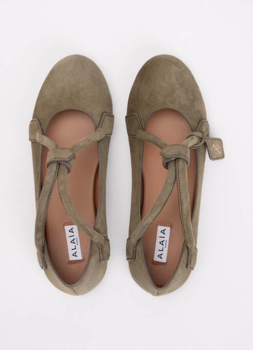 Alaïa Le Teckel ballerina van geitensuède - detail 4 khaki
