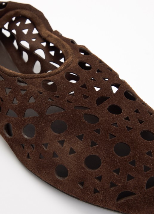 Alaïa Neo Vienne ballerina van lamssuède met cut-out detail - detail 5 chocoladebruin