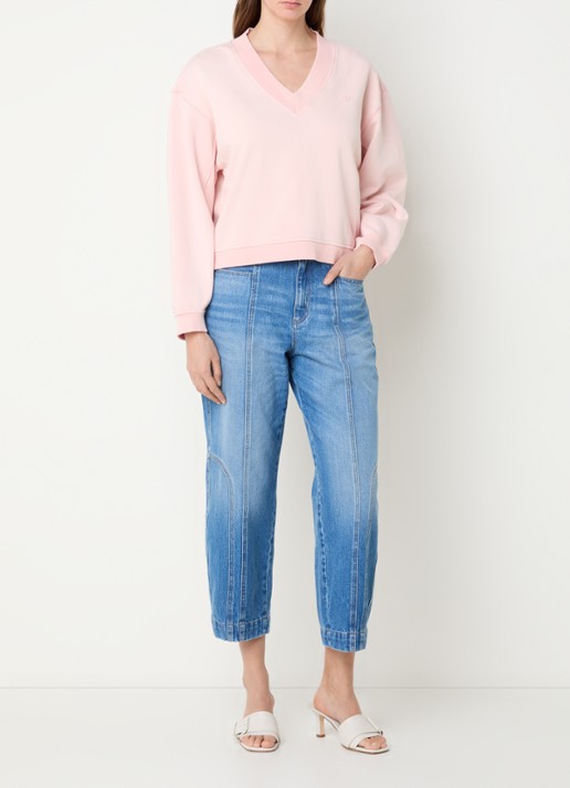 alchemist Gaia sweater met V-hals en logoborduring - voorkant 2 lichtroze