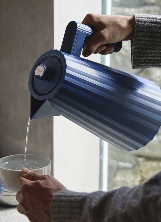 Alessi Plissé Waterkoker 1,7 liter MDL06 DAZ - detail 3 blauw