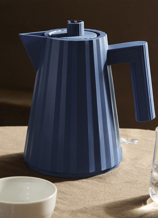 Alessi Plissé Waterkoker 1 liter MDL06/1DAZ - detail 2 blauw