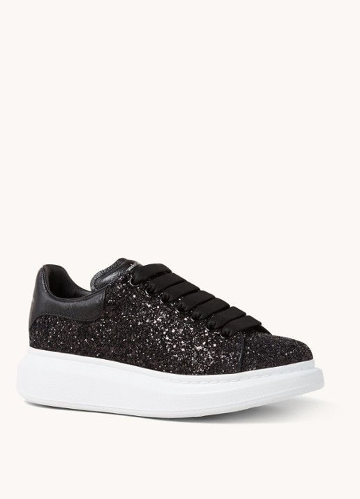 Alexander McQueen Oversized sneaker van kalfsleer met glitter  - voorkant zwart