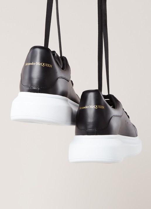 Alexander McQueen Oversized sneaker van kalfsleer - detail 4 zwart