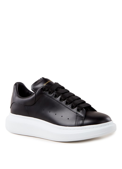 Alexander McQueen Oversized sneaker van kalfsleer - voorkant 5 zwart