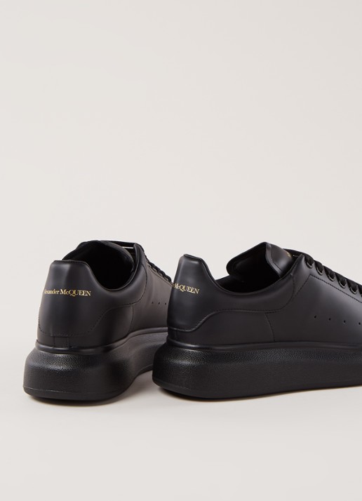 Alexander McQueen Oversized sneaker van kalfsleer - detail zwart