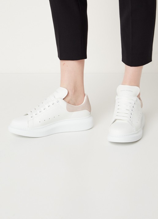 Alexander McQueen Oversized sneaker van kalfsleer - voorkant 2 wit