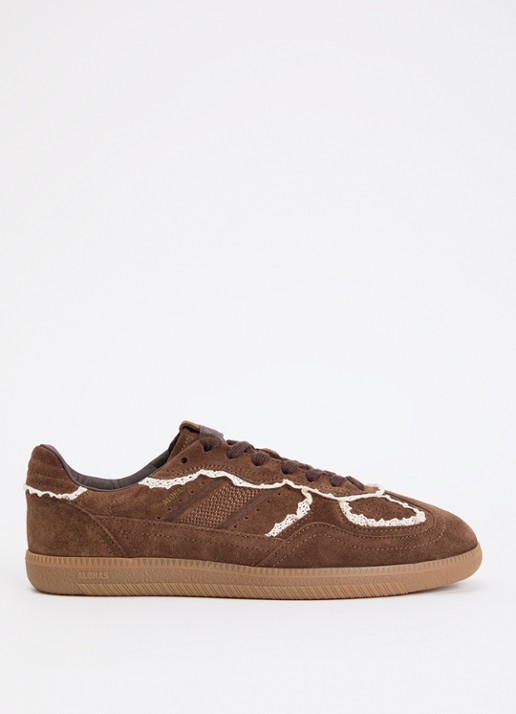 ALOHAS Tb.490 Crochet sneaker van suède met broderie - voorkant chocoladebruin