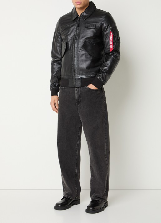 Alpha Industries CW-45 bomberjack van leer met klepzakken - voorkant 3 zwart