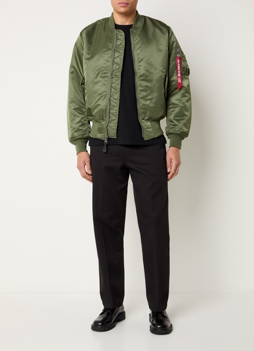 Alpha Industries MA-1 gewatteerd bomberjack met klepzakken - voorkant 4 olijfgroen