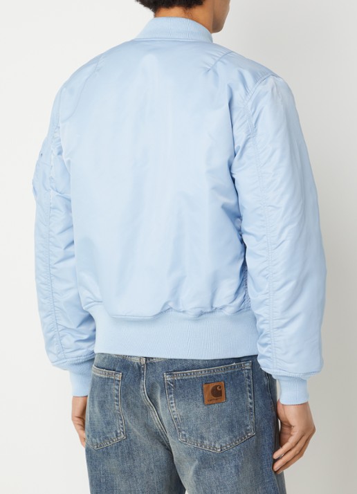 Alpha Industries MA-1 gewatteerd bomberjack met klepzakken - achterkant lichtblauw