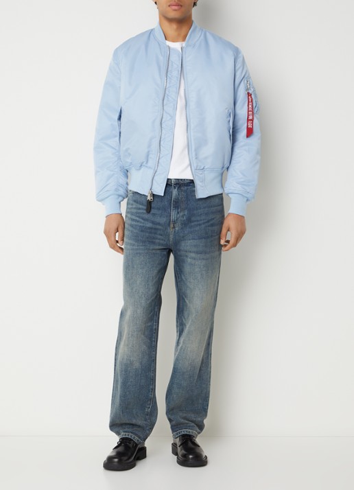 Alpha Industries MA-1 gewatteerd bomberjack met klepzakken - voorkant 4 lichtblauw
