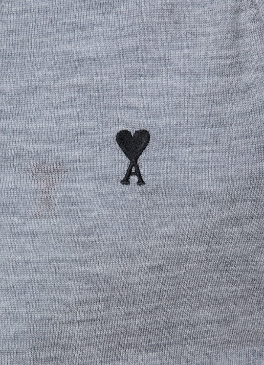 AMI Paris Fijngebreid vest van merino wol met logoborduring - detail 3 grijsmele