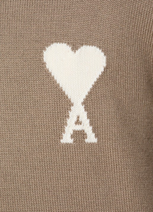 AMI Paris Grofgebreide trui in wolblend met logoborduring - detail 5 zand