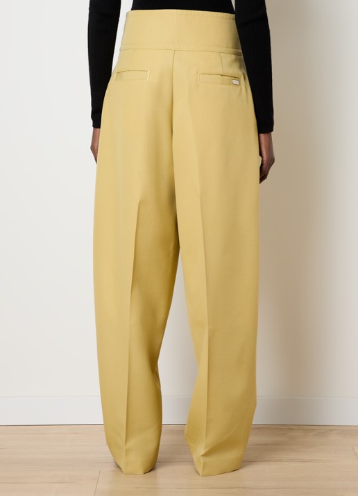 AMI Paris High waist loose fit pantalon van wol met steekzakken - achterkant mosterd