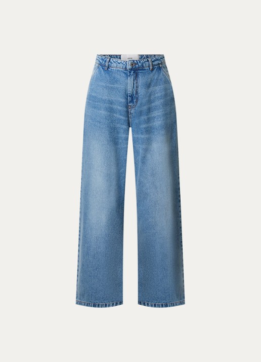 AMI Paris Mid waist wide leg jeans met medium wassing - voorkant indigo