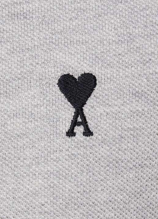 AMI Paris Regular fit polo van piqué katoen met logoborduring - detail 2 lichtgrijs