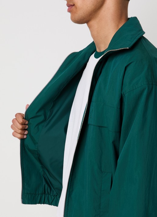 AMI Paris Windjack met opbergbare capuchon - detail 5 groen