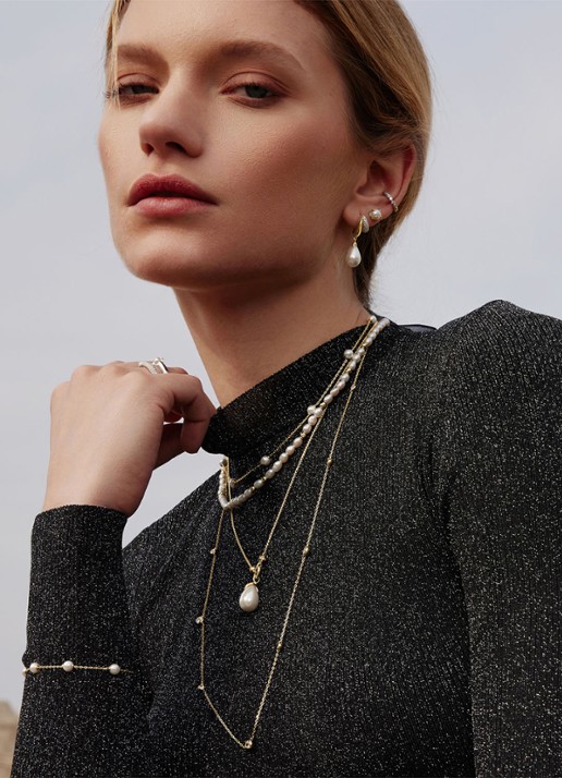 Ania Haie Shell Pearl Drop oorhangers verguld - voorkant 2 goud