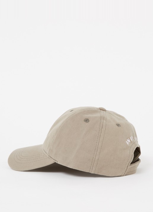 Anine Bing Jeremy pet met logoborduring - detail donkerbeige