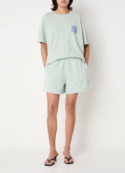 Anine Bing Kam high waist straight fit korte broek met steekzakken  - voorkant 2 lichtgroen