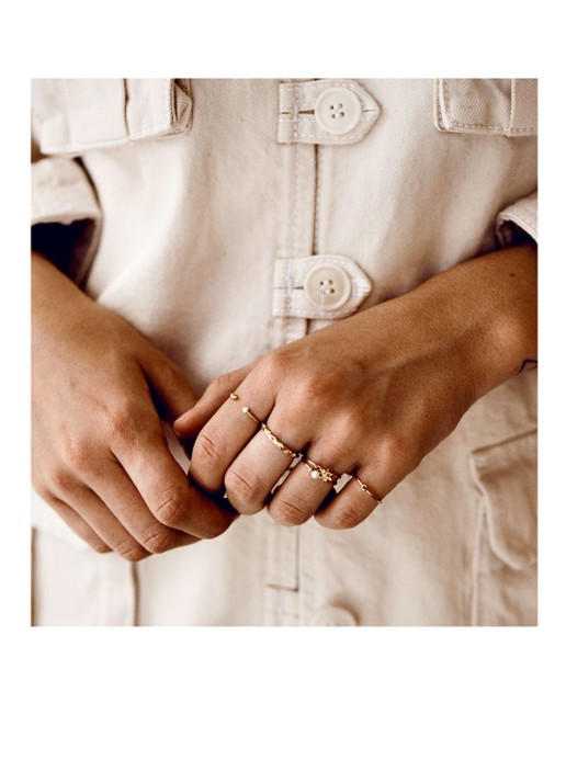 Anna + Nina Meteorite ring van 14k goud met onyx 18-2M908010G - detail geelgoud