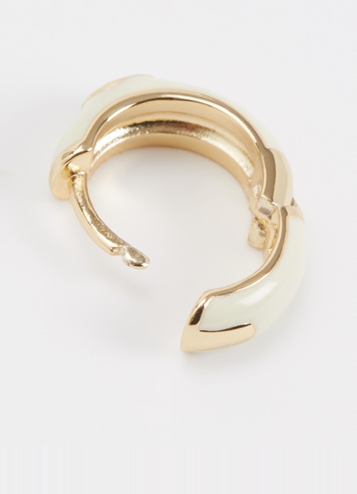 Anna + Nina Single Leaf Huggie oorring verguld - detail 2 goud