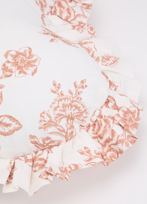 Anna + Nina Whimsical Rose sierkussen 44 x 52 cm - detail 4 gebroken wit