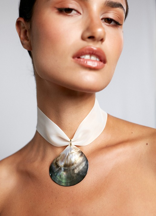 ANNI LU Golden Shell ketting verguld - detail 2 gebroken wit