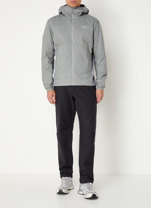 Arc'teryx Atom gewatteerd jack met capuchon en ritszakken - voorkant 3 lichtgrijs