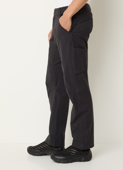 Arc'teryx Cronin straight fit cargobroek met logoborduring en steekzakken - detail 3 zwart
